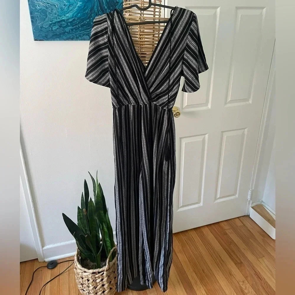 Xhilaration Black&White Striped Jumpsuit / size small - Picture 3 of 3